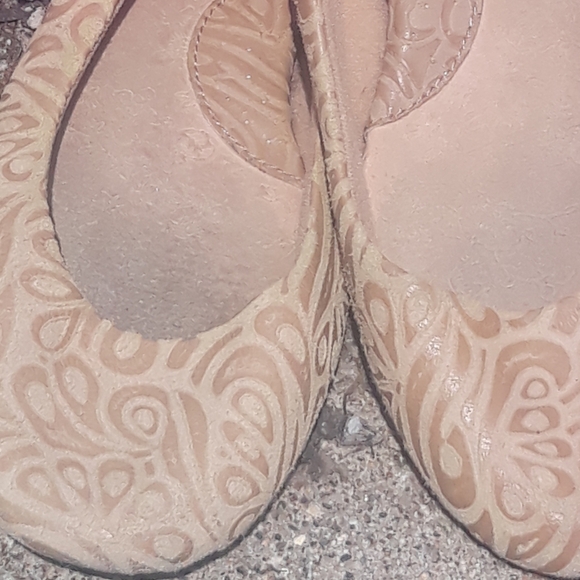 B.O.C. Born Concept Floral Tooled Leather Ballet Flats - Size 8 1/2 Tan - Picture 5 of 12